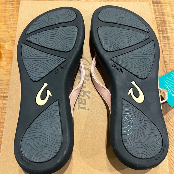 Olukai pink flip flops - Women’s Ho'opio Sandals, size 6 - Picture 3 of 5